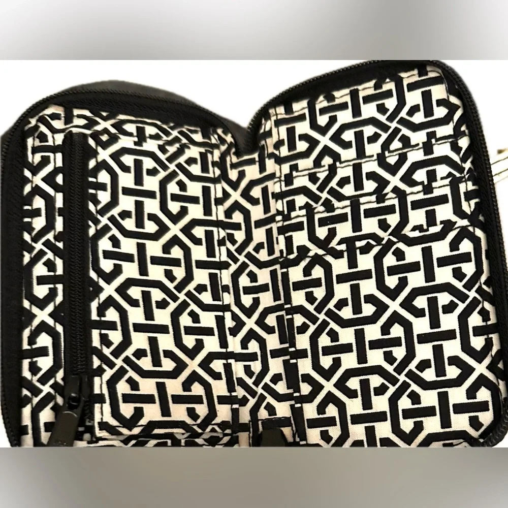 NWOT NEW Vera Bradley Dogwood Floral Wristlet Wallet Quilted ID Window Retired - Picture 4 of 6